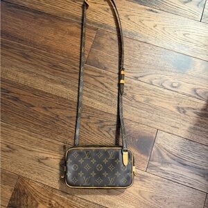 Louis Vuitton Marly Monogram Crossbody DC 881 TH